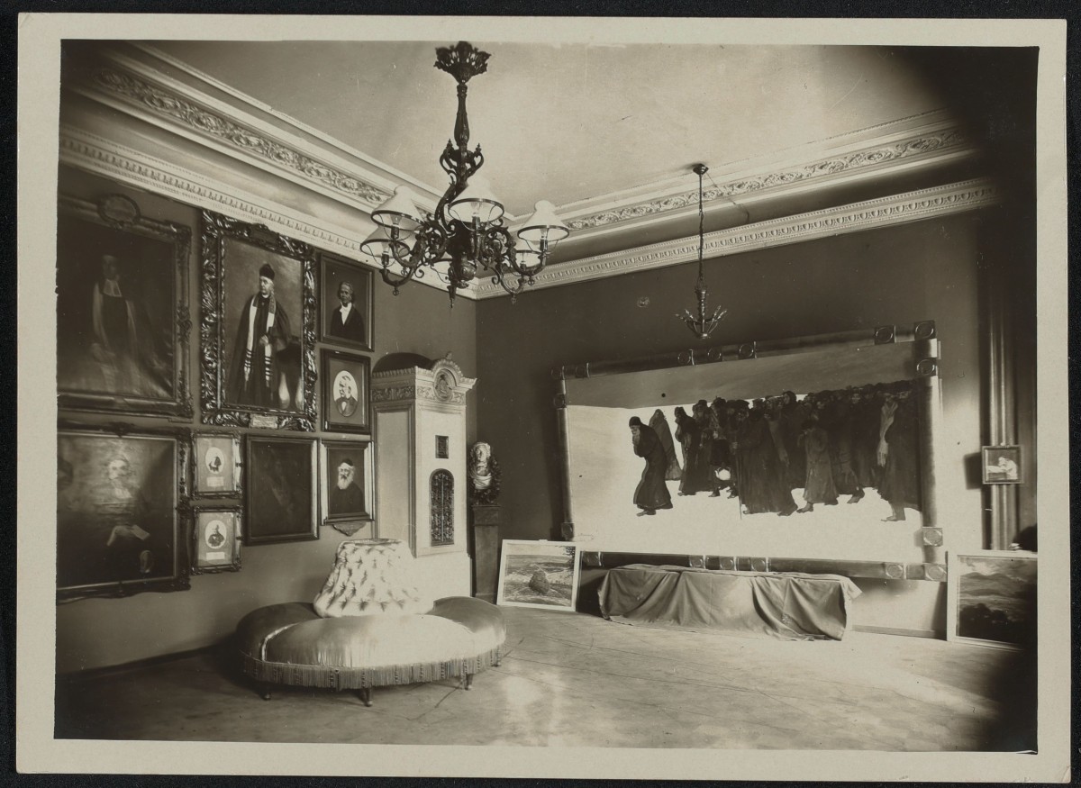 : Black and white photographs of the rooms at the first Jewish Museum Vienna at the Malzgasse 16 location