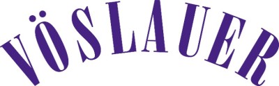 Schriftzug VÖSLAUER: Wort 'VÖSLAUER' in großem, lila, gebogenem Großbuchstaben-Schriftzug